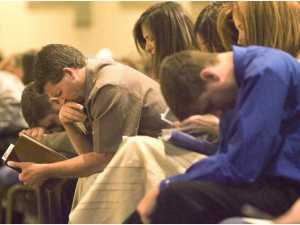 0509_faith_praying_churches_fr_3